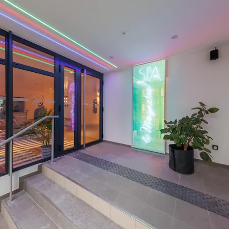Aiden By Best Western Clermont-Ferrand - Le Magnetic Hotel & Spa-3