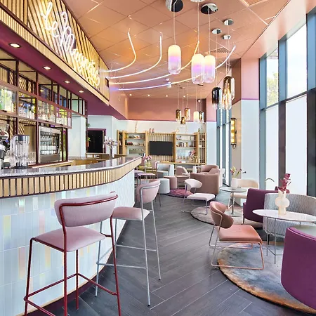 Aiden By Best Western Clermont-Ferrand - Le Magnetic Hotel & Spa-2